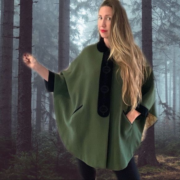 Vintage 50s Green Wool Cape with Velvet Trim - Picture 6 of 12